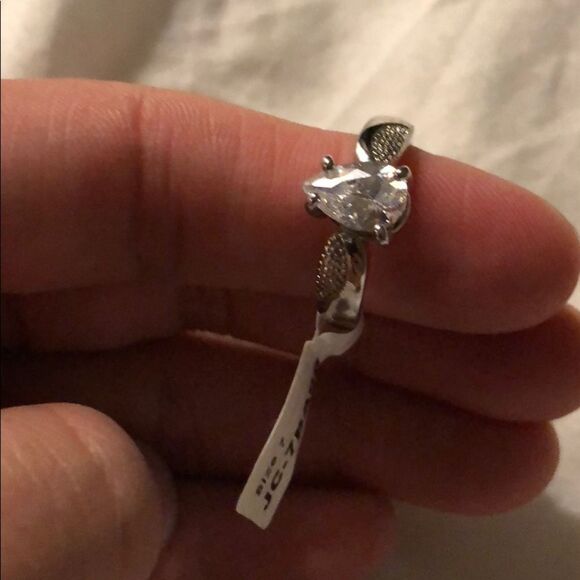 NEW Ring size 7 🖤💎 - Picture 3 of 5